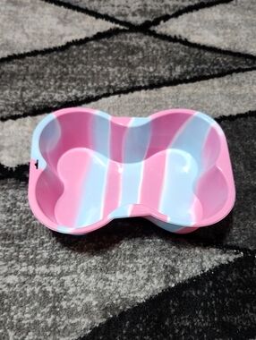PUPPY CAKE BONE-SHAPED MULTI-COLOR SWIRL SILICONE MOLD TREAT CAKE PAN